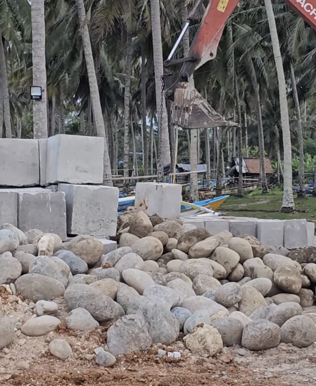 Pantai Sekunyit Kini Dilengkapi Beton Pemecah Ombak, Cocok untuk Menikmati Senja